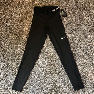 BRAND NEW NIKE PRO LEGGINGS